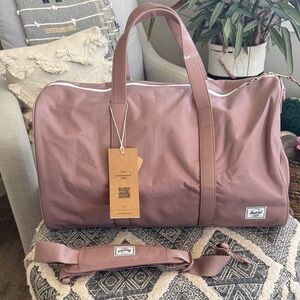 Herschel Supply Company Novel Duffel in Ash Rose
